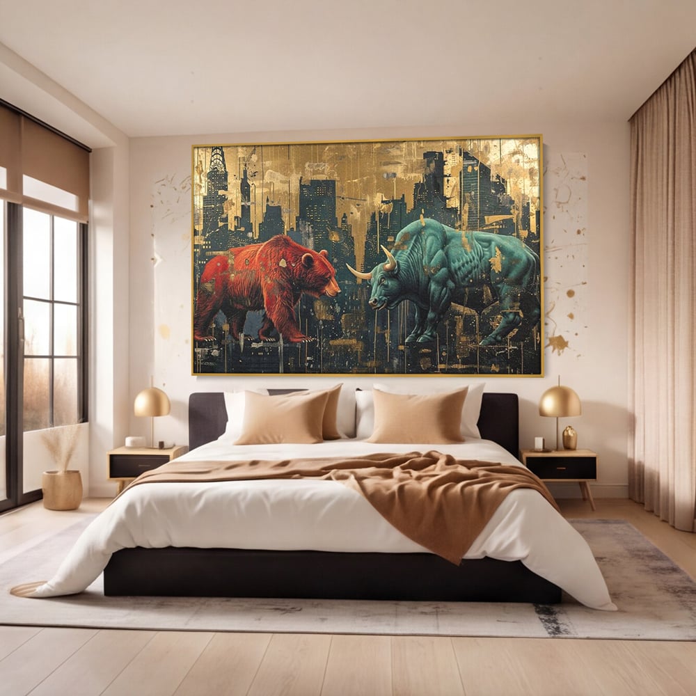 Tablou canvas cu tablou canvas cu taur si urs, in rama de aluminiu auriu, pe perete intr-un dormitor